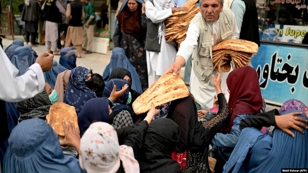 اوچا: از هنگام حاکمیت دوباره امارت اسلامی نزدیک به ۷ میلیارد دالر به افغانستان کمک کردیم