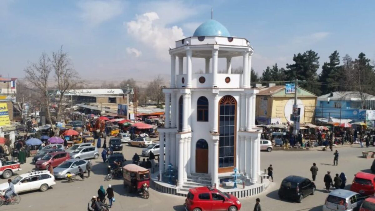 ایجاد کارگاه خیاطی توسط یک بانو در تخار